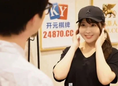 Em nhân viên giao hàng dễ tính dễ tính khi khách nhận