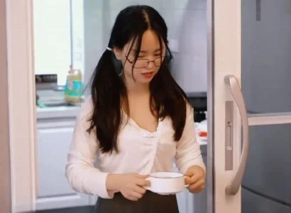 Bạn học bị cha dượng cướp đi sự trong trắng